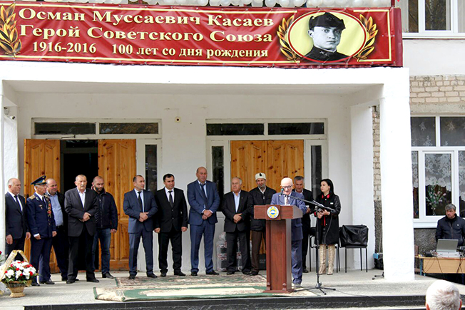 Эльбрусоид на открытии памятника Осману Касаеву, аул Хурзук