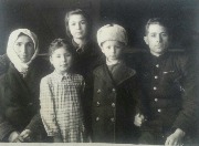 Батчаев Исмаил Шахмурзаевич (1915-1979) с семьей Селение: Верхняя Балкария