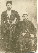 Сидит Байчоров Солтан-хаджи Ожаевич, стоит Исмаил Акбаев