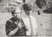 Х. Байрамукова выступает на сходе Байрамуковых. 1992 год. Аул Хурзук