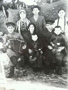 Семья Атабиева Магомета Матгериевича.  Снимок сделан в Казахстане в годы переселения.