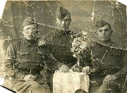 Асанов Хусей Жантемирович (1918-1943) С боевыми товарищами
