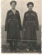 Умар Зулкарнаевич Байрамуков (слева) Атаул: Бютдюлары